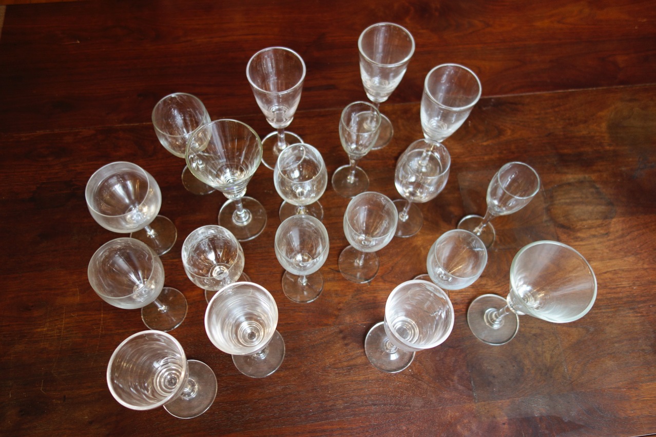 19 stemmed glasses with no set of 8 matching